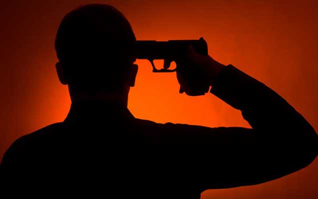 hamile-arvadini-usaqlarini-ve-ozunu-gulleledi